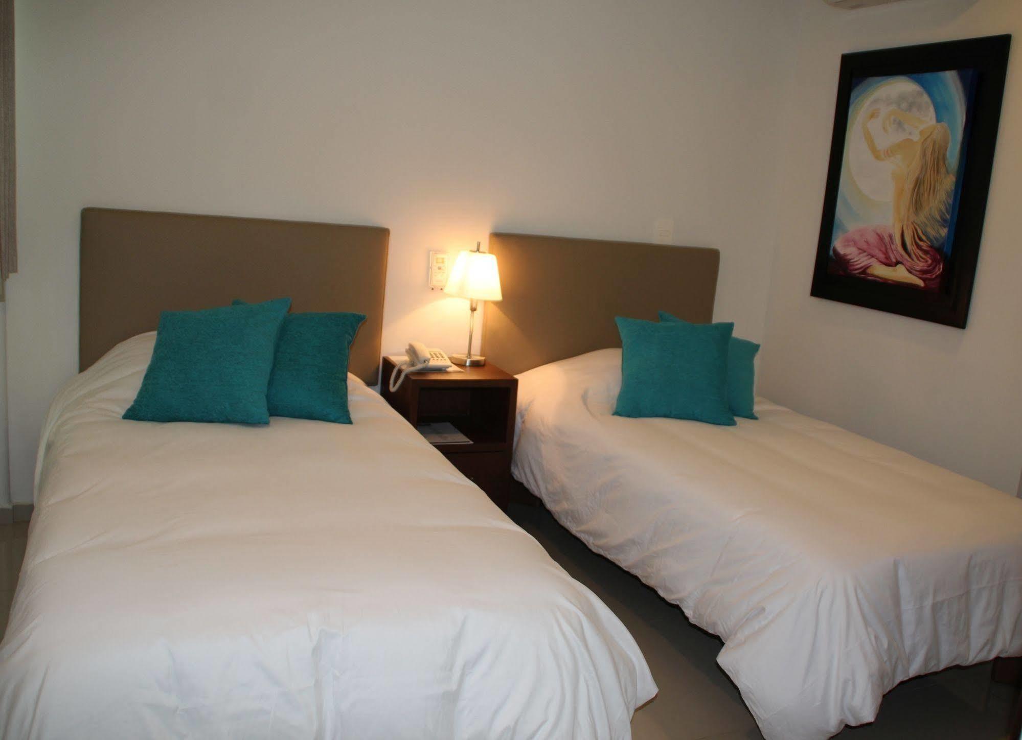 Suites Chapultepec グアダラハラ エクステリア 写真