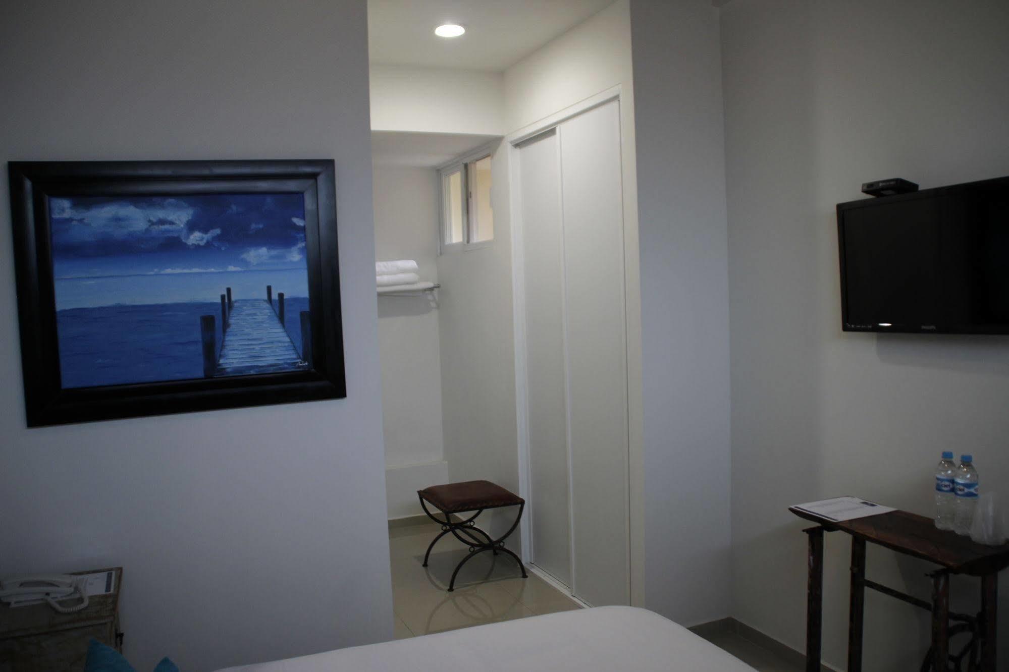 Suites Chapultepec グアダラハラ エクステリア 写真