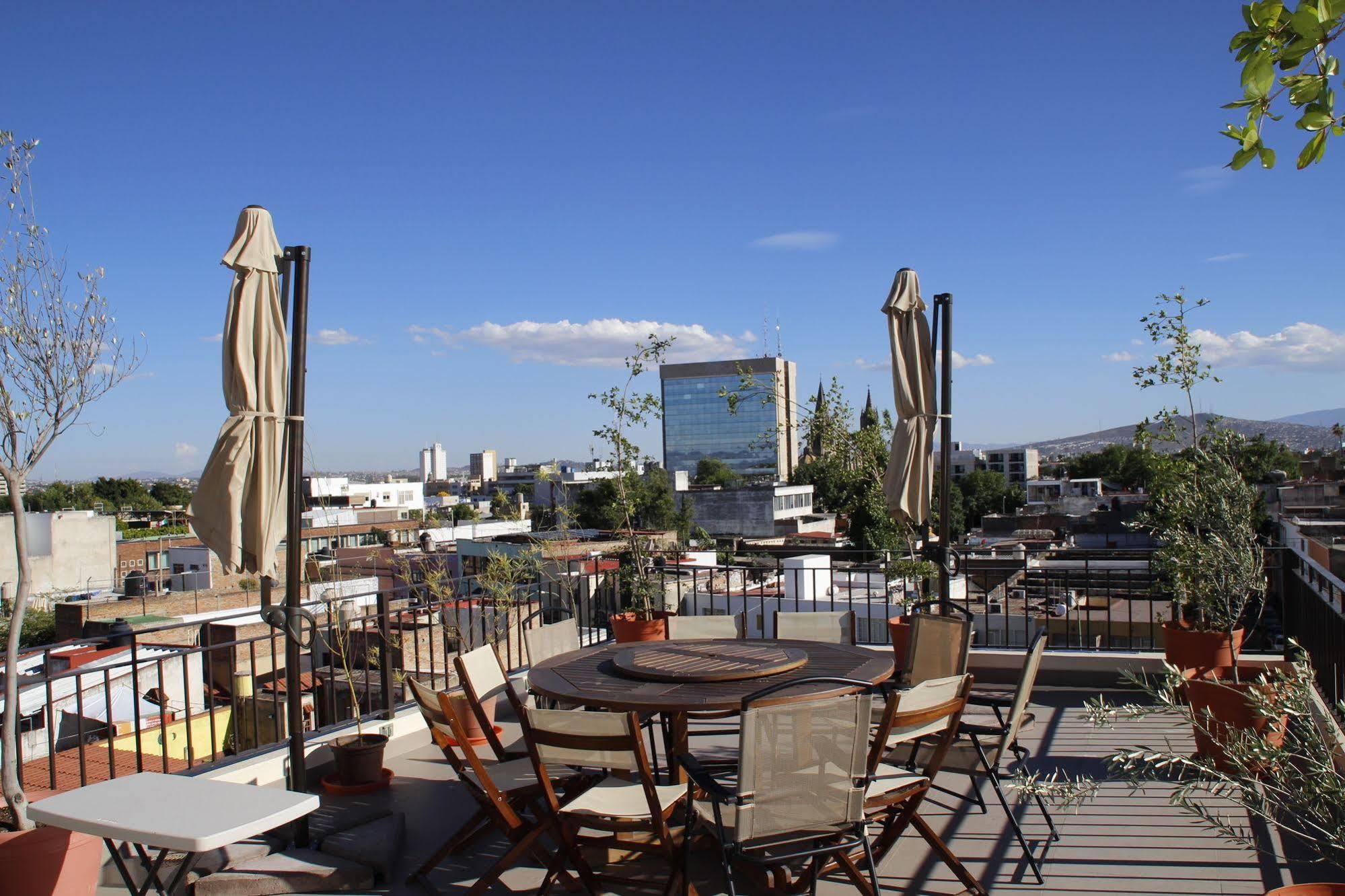 Suites Chapultepec グアダラハラ エクステリア 写真