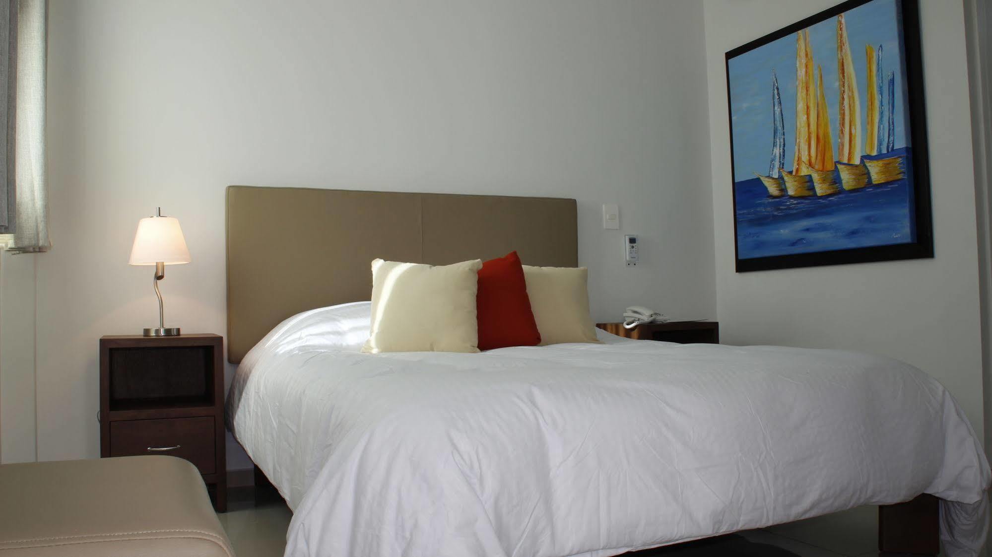 Suites Chapultepec グアダラハラ エクステリア 写真